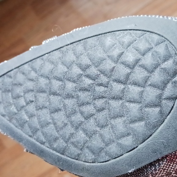 Silver gray Shimmer Kitten Heel twisted knot 2 inch heel 8 - Picture 2 of 2